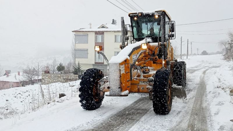 Büyükşehir Kar Yağışı Sonrası 219 Kırsal Mahalle Yolunu Ulaşıma Açtı
