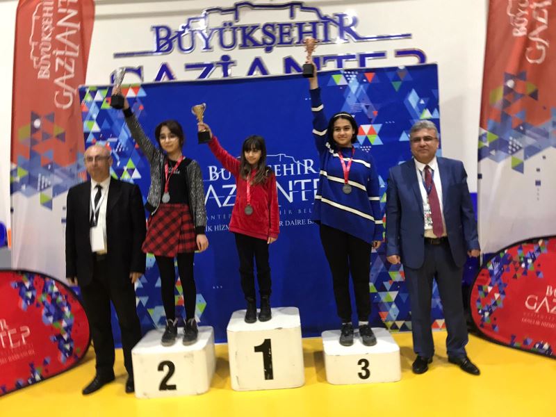 BÜYÜKŞEHİR’İN ATATÜRK’ÜN GAZİANTEP’E GELİŞİNİN 90. YIL DÖNÜMÜ İÇİN DÜZENLEDİĞİ SATRANÇ TURNUVASININ SONUÇLARI BELLİ OLDU