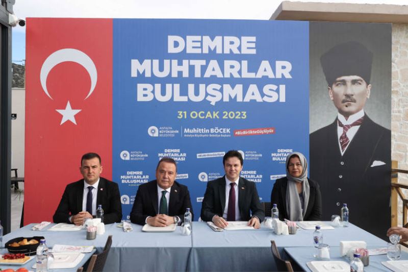 Başkan Böcek Demreli muhtarları dinledi