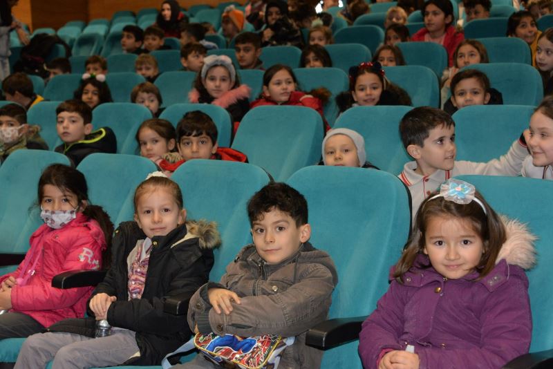 “KOSTÜM ODASI” SEYİRCİSİYLE BULUŞMAYA DEVAM EDİYOR
