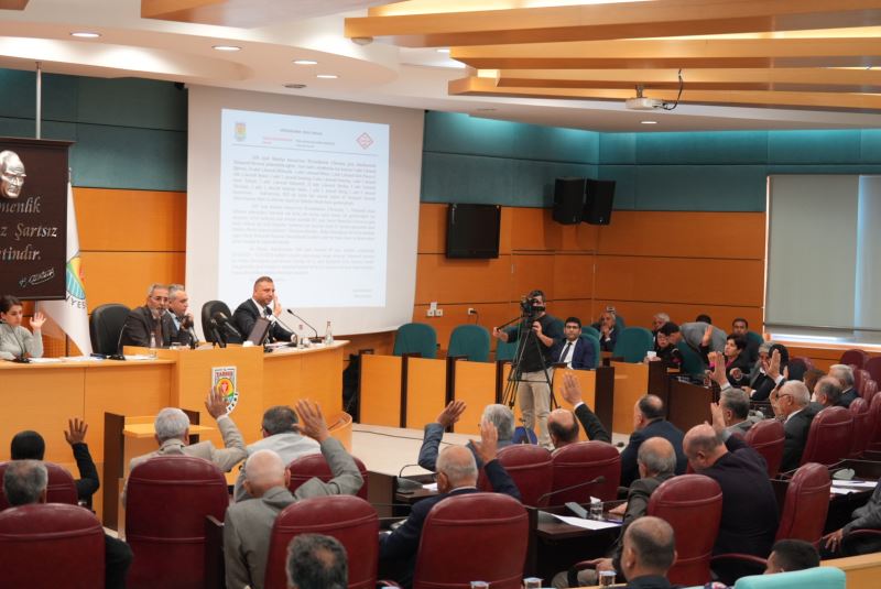 BAŞKAN BOZDOĞAN, “TARSUS’UN HAK ETTİKLERİNİ ALMASI İÇİN ÇALIŞIYORUZ”