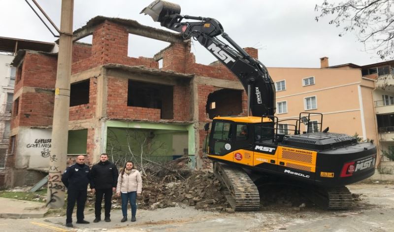 Keşan’da metruk yapı sorunu çözüldü