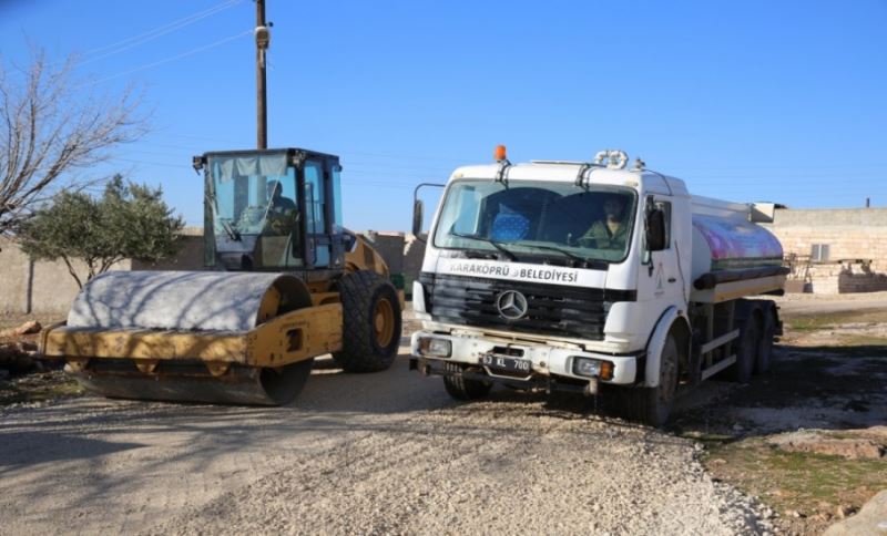 KARAKÖPRÜ KIRSALINDA YOLLAR ÇAMURDAN KURTARILIYOR