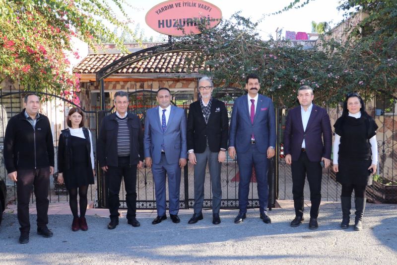 BAŞKAN YILMAZ, HUZUREVİ SAKİNLERİNİN YENİ YILINI KUTLADI