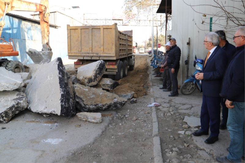 Ödemiş’te Sanayi Caddesi’nde Sıcak Asfalt İçin Çalışmalar Başladı