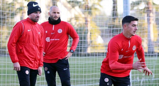 ANTALYASPOR.. HATAY MAÇIYLA KÖTÜ GİDİŞE SON VERMEK İSTİYOR