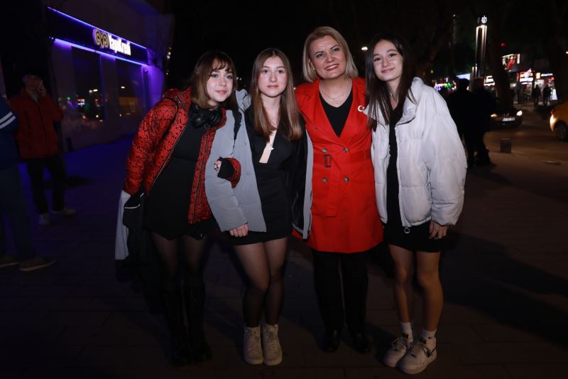 BAŞKAN HÜRRİYET, ESNAFIN VE VATANDAŞLARIN YENİ YILINI KUTLADI