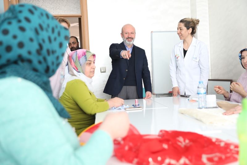 KOCASİNAN AKADEMİ, 71 BRANŞTA 47 BİN 651 KİŞİYE EĞİTİM VERDİ
