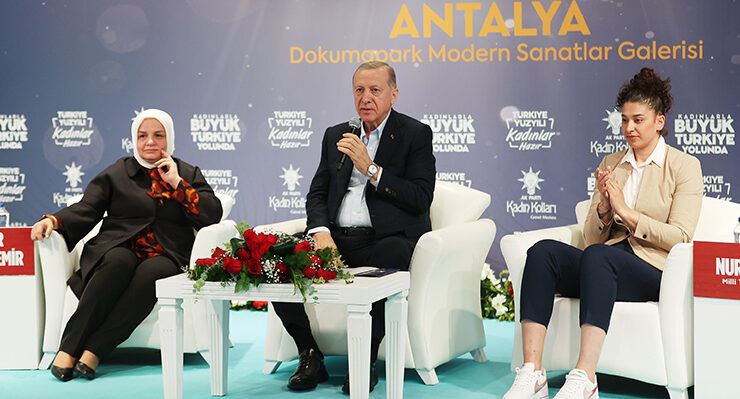 ERDOĞAN ANTALYALI KADINLARLA BULUŞTU.. ‘DÜNYA BARIŞ ÜZERİNDE YÜKSELİR’