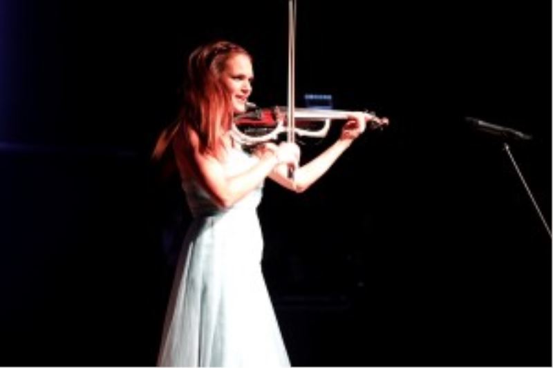 CANAN ANDERSON’DAN MÜZİK ZİYAFETİ