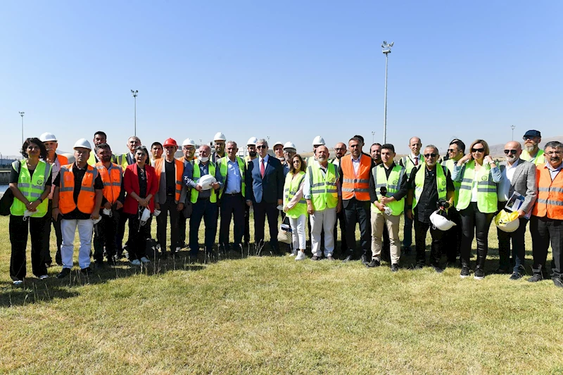 MANSUR YAVAŞ TATLAR ATIKSU ARITMA TESİSİNDE BASIN MENSUPLARIYLA BULUŞTU: “30 MİLYON İNSANIN SAĞLIĞIYLA OYNANIYOR”