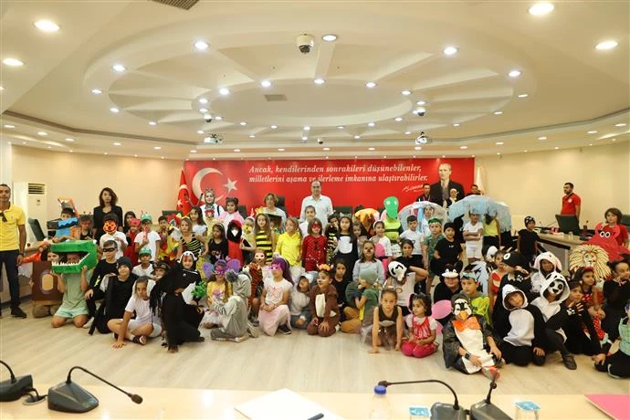 ÇOCUKLARDAN 4 EKİM HAYVANLARI KORUMA GÜNÜ’NDE ALANYA BELEDİYESİ’NE SÜRPRİZ ZİYARET