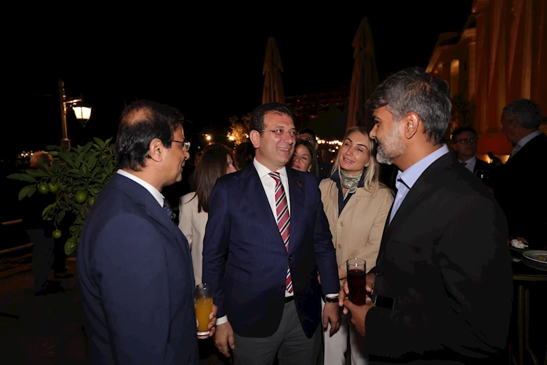 DÜNYANIN MEGA KENTLERİNİN BELEDİYE BAŞKANLARI İSTANBUL’DA BULUŞTU