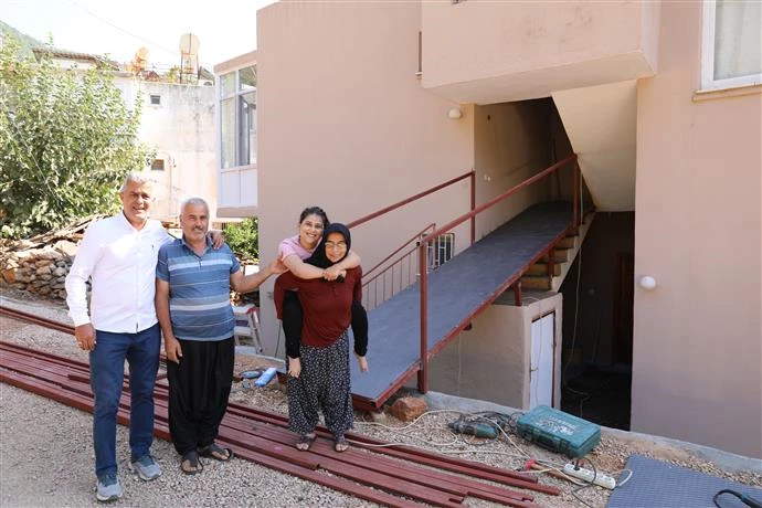 BAŞKAN YÜCEL ENGELLİ VATANDAŞLARIN YANINDA OLMAYA DEVAM EDİYOR