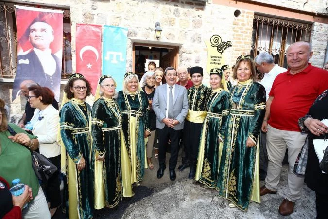 İzmir Kırım Türkleri ‘Evlerine’ Kavuştu