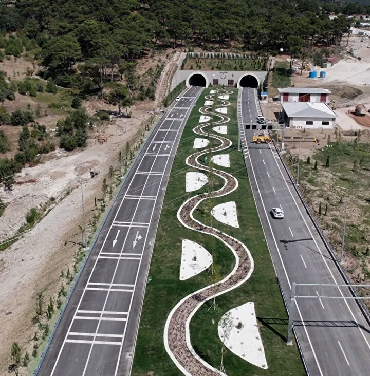 50 DAKİKALIK YOLU 5 DAKİKAYA DÜŞÜREN TÜNELLERDEN 3 MİLYON ARAÇ GEÇTİ