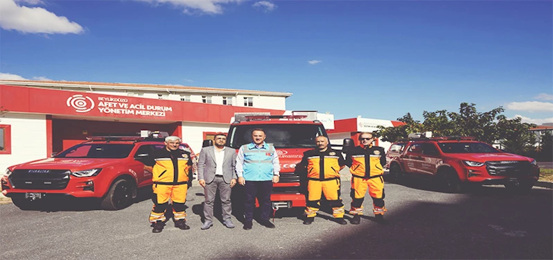 BEYLİKDÜZÜ BELEDİYESİ 3 ADET AFET MÜDAHALE ARACINI BÜNYESİNE KATTI