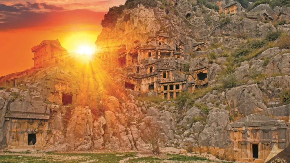 MYRA ANTİK KENTİ.. IŞIK ÜLKESİNİN EN ÖNEMLİ ŞEHİRLERİNDEN BİRİ