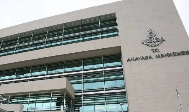 ANAYASA MAHKEMESİ’NDEN ÜÇ PARTİ HAKKINDA KAPATMA KARARI