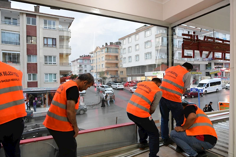 Doğalgaz Patlamasında Hasar Gören Binaya Mamak Belediyesi Eli