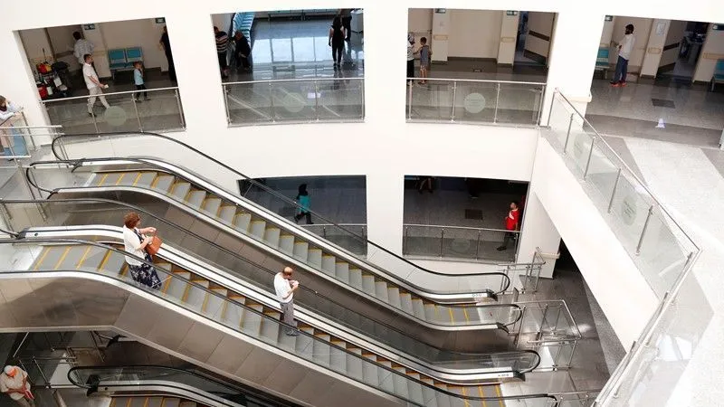 KEPEZ DEVLET HASTANESİ’NİN ASANSÖRLERİ 20 GÜNDÜR DÜZENLİ ÇALIŞMIYOR