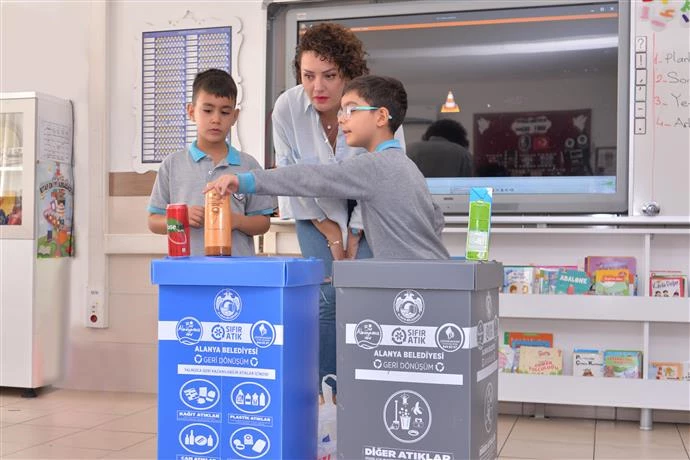 ALANYA BELEDİYESİ OKULLARDA YENİ DÖNEM ‘SIFIR ATIK’ EĞİTİMLERİNE BAŞLADI
