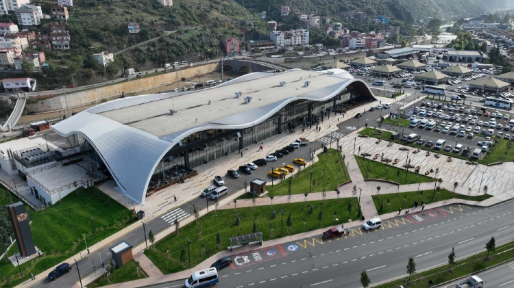 BÜYÜKŞEHİR’İN HAYATA GEÇİRDİĞİ YENİ OTOGAR GÖZ KAMAŞTIRDI