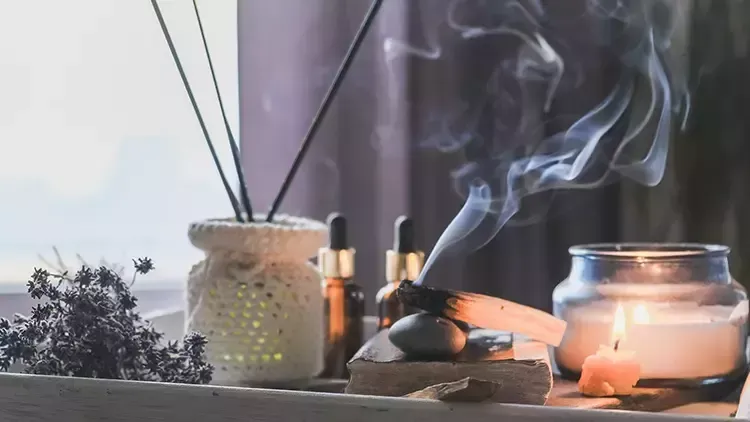 DİKKAT EDİN.. KOKULU MUMLAR VE TÜTSÜLER SAĞLIĞINIZI TEHDİT EDİYOR