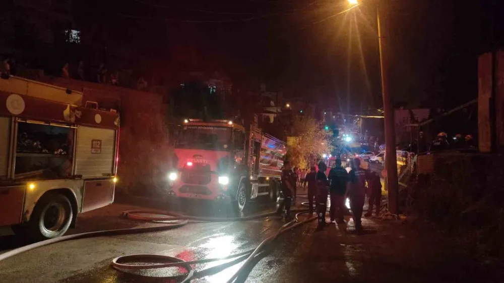 ANTALYA’DA YANGIN VE PATLAMALAR MAHALLELİYİ SOKAĞA DÖKTÜ