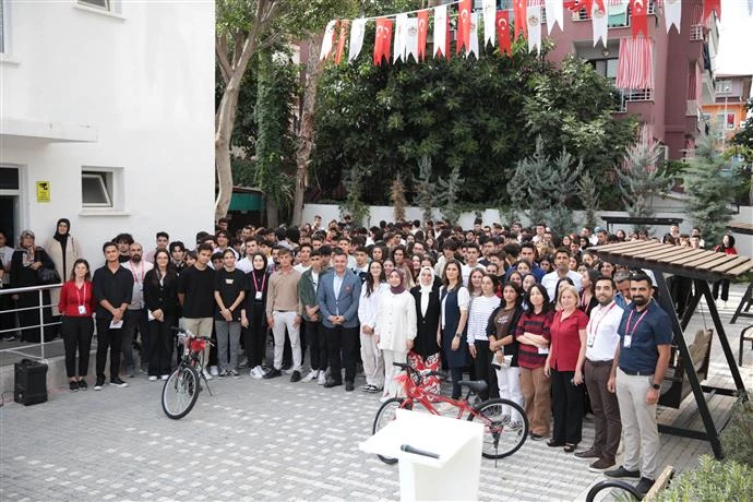 ALANYA BELEDİYESİ’NDEN ÖĞRENCİLERE BİSİKLET EN GÜZEL 100. YIL ŞİİR VE KOMPOZİSYONU YAZAN ÖĞRENCİLER ÖDÜLLENDİRİLDİ