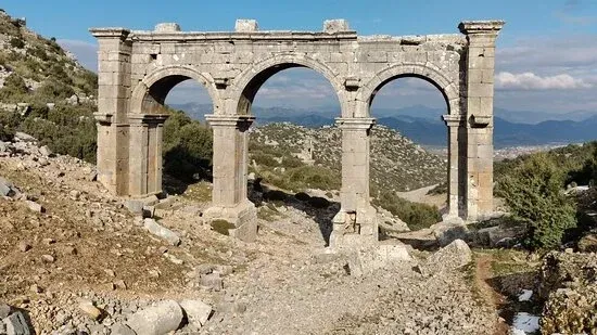 GİZEMLERLE DOLU BİR ANTİK KENT.. ARİASSOS