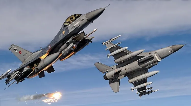 TÜRK YILDIZLARI YERİNE F-16’LAR ANTALYA SEMALARINDA OLACAK 