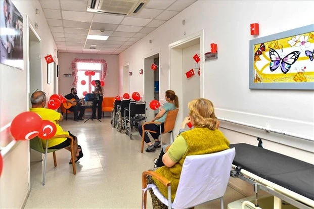 Eşrefpaşa Hastanesi’nin koridorları 100. yıl coşkusuyla renklendi