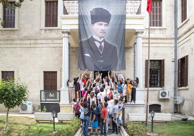 Büyükşehir, LGS Kurs Merkezi Öğrencilerine Cumhuriyetin 100. Yılı Coşkusunu Yaşatıyor