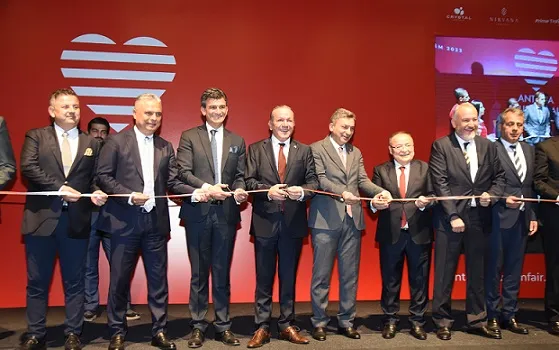 TURİZMCİLERİN FUAR BAŞLADI.. ‘DAHA HUZURLU BİR DÜNYA İÇİN TURİZM’