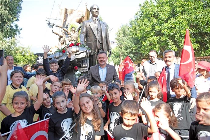 CUMHURİYET’İN 100’ÜNCÜ YILINDA ATATÜRK ANITI AÇILDI