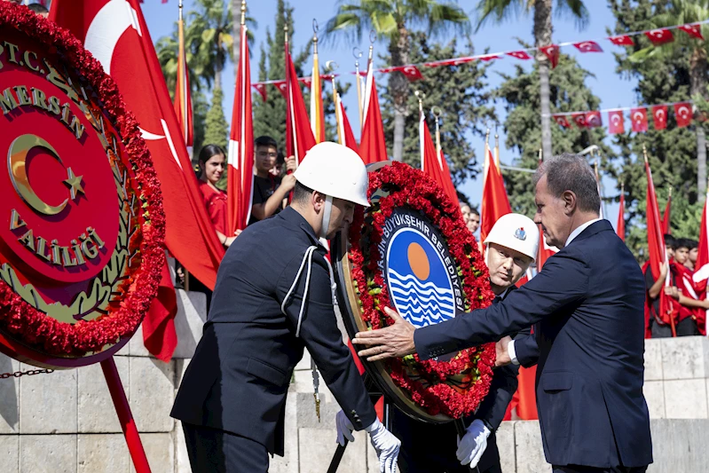 Başkan Seçer, Cumhuriyet’in 100. Yılı Dolayısıyla Atatürk Anıtı’na Çelenk Sundu