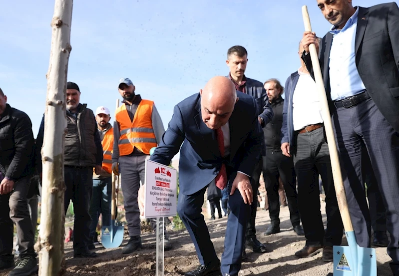 Cumhuriyetin 100. yılına özel “100 Bininci Fidan” toprakla buluşturuldu
