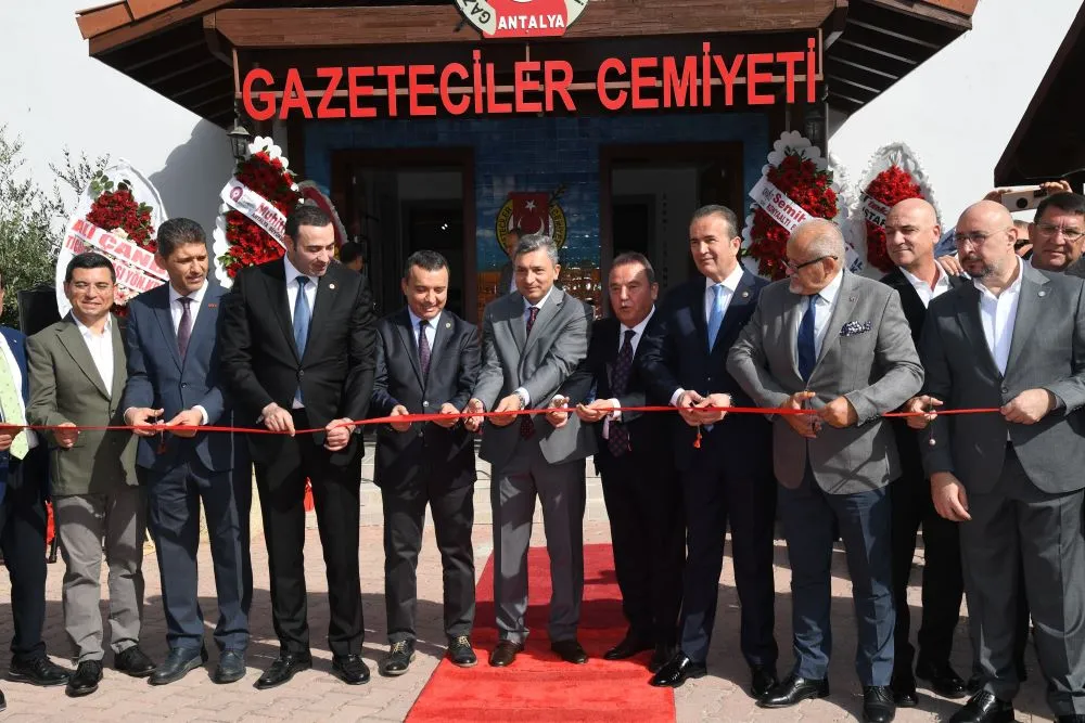 BASIN TARİHİNE IŞIK TUTAN GALERİ ANTALYA’DA AÇILDI