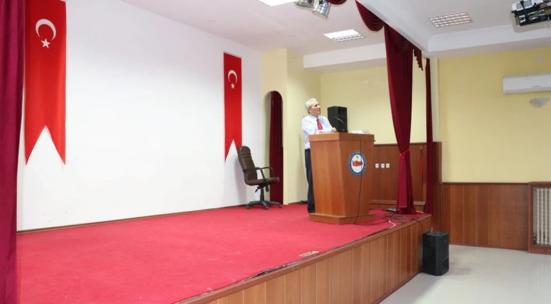 İLÇEMİZDE CUMHURİYETİN 100.YILI İÇİN KONFERANS DÜZENLENDİ
