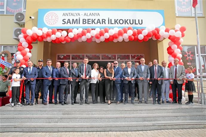 SAMİ BEKAR İLKOKULU’NUN AÇILIŞI GERÇEKLEŞTİRİLDİ BAŞKAN YÜCEL’E EĞİTİME DESTEĞİ İÇİN TEŞEKKÜR PLAKETİ VERİLDİ
