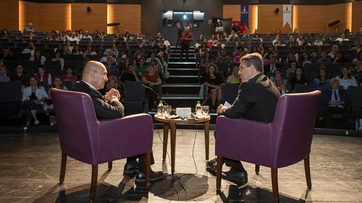 Başkan Soyer: Kapı kapı dolaşarak çocuklara beslenme çantası dağıtıyoruz