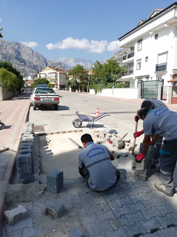 Arslanbucak’ta yol ve kaldırım tamiratı yapılıyor