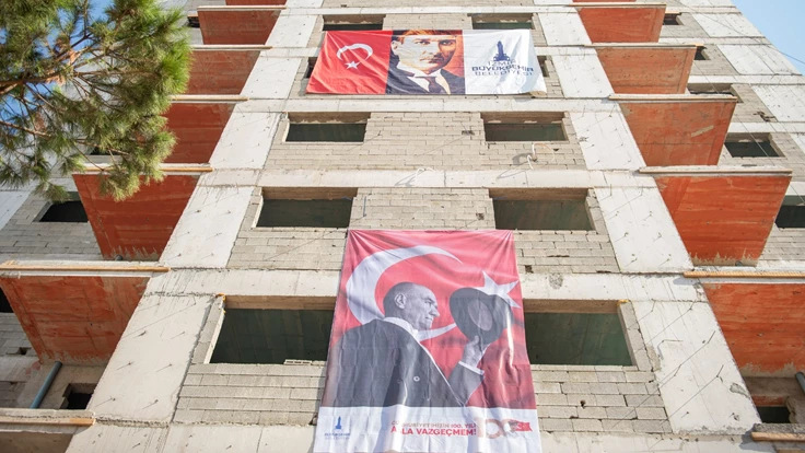 İzmir’in Türkiye’ye örnek uygulaması Halk Konut projesi hızla ilerliyor
