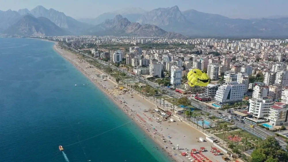 ANTALYA’DA GÖÇ TERSİNE DÖNDÜ.. SON 4 AYDA 17 BİN YABANCI 