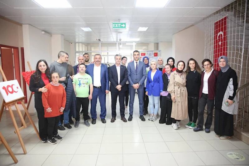 ÖZEL EĞİTİMLİ KURSİYERLERİNİN 29 EKİM 100.YIL TEMALI RESİM SERGİSİ