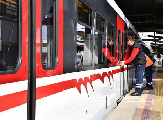 İzmir Metrosu’nda en büyük öncelik yolcu güvenliği