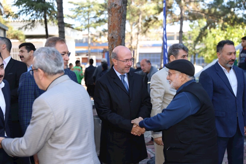 BAŞKAN PEKYATIRMACI ANADOLU TEKNİK SANAYİ CAMİİ’NDE VATANDAŞLARLA BULUŞTU