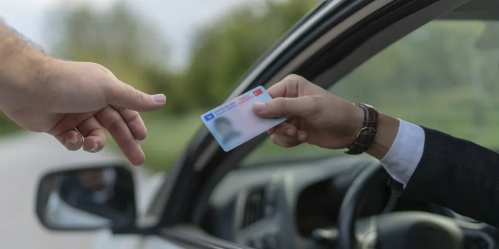 ARAÇ SAHİPLERİNE YENİ ŞART.. BU TESTİ GEÇEMEYEN TRAFİĞE ÇIKAMAYACAK