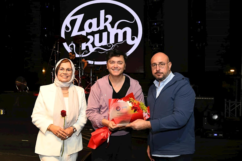 Cumhuriyetimizin 100. Yılında Sahnemizde Zakkum Vardı